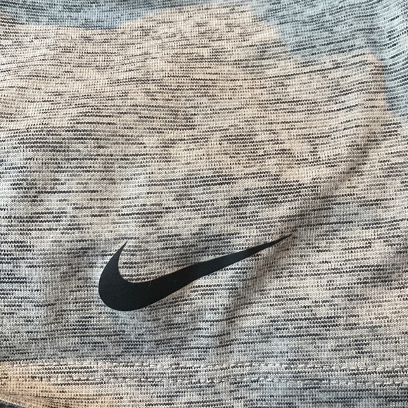 Nike athletic shirt - Picture 3 of 4